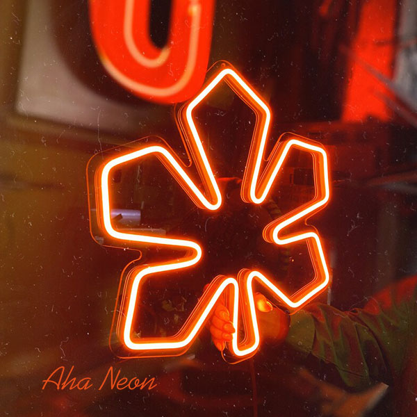 <img src='pic.jpg' alt='neonsignchestnutleaf03.' />